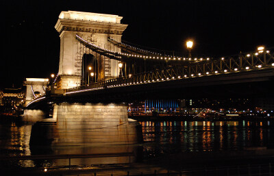 多瑙河上的夜明珠——链子桥