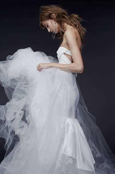 Vera Wang Bridal Fall 2015。王薇薇2015秋冬婚纱发布。