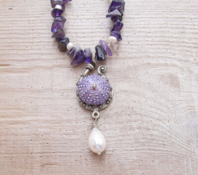 紫水晶海胆带珍珠的项链（最后一个）$692.68 HKD 材料：珍珠，seaurchin，丝，链，扣，泡沫，环氧树脂，水钻，紫水晶