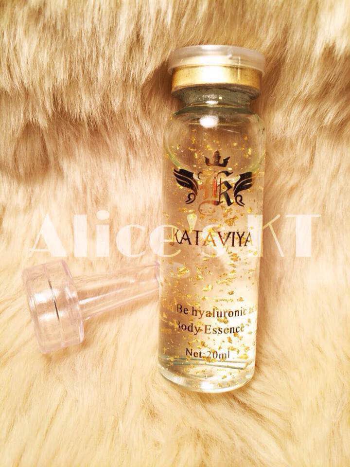 玻尿酸有多种使用方法： 1、直接使用，洁面后，趁脸部未干将玻尿酸直接涂抹面部！ 2、兑水使用，可以买个小喷雾把玻尿酸和水按自己喜欢的比例混合，时刻喷洒面部，可以随时保持肌肤水润！ 3、参入面膜中使用，可以将面膜浸入少量玻尿酸中，这样你的面膜不但具有其自身效果，还有补水的功效喽！ 4、玻尿酸原液也可以加入面霜等护肤品中！ 5、不同原液可以搭配使用！