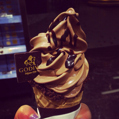 Godiva 巧克力软冰淇淋，45米 nice～