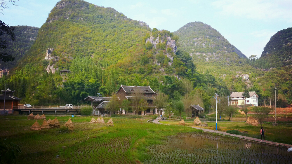 贵州省黔西南州郑屯间歇泉，纯朴的地方，别致的风景