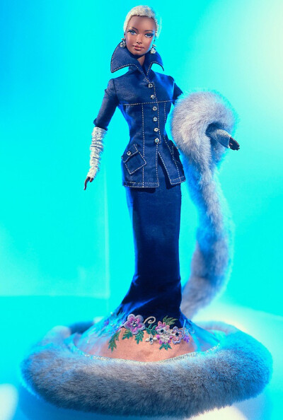 芭比娃娃 2000限量版 Indigo Obsession™ Barbie® Doll【价格79美元】