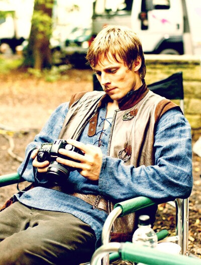 Bradley James 小布