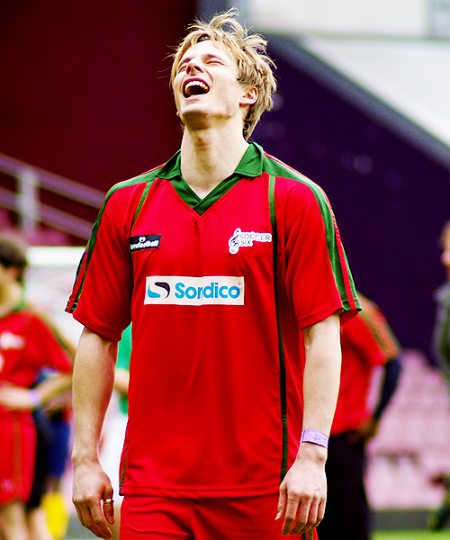 Bradley James 小布