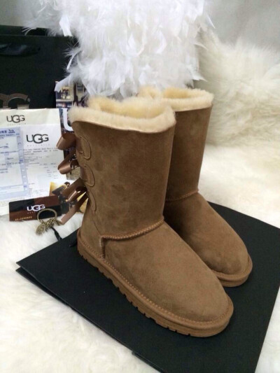 UGG 实拍 中筒三个蝴蝶结 羊毛皮一体 尺码34-40 （34.40定做不退换）￥430