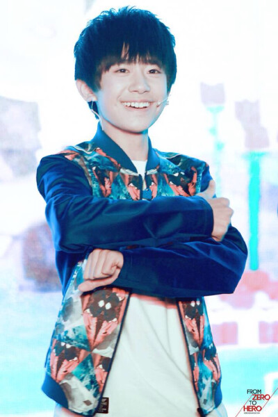 TFBOYS 易烊千玺 cr.logo