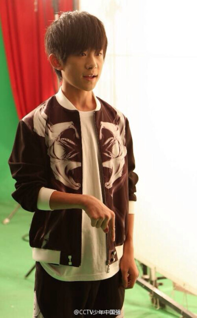 TFBOYS 易烊千玺 cr.logo