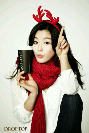 天蝎座明星 全智贤 10月30日 韩国 173cm B型 演员 影视作品:《我的野蛮女友》《来自星星的你》《雏菊》《触不到的恋人》 主要成就：第50届韩国百想艺术大赏视后