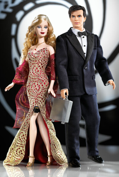 芭比娃娃 2002限量版 James Bond 007 Ken® and Barbie® Giftset 邦德【价格75美元】