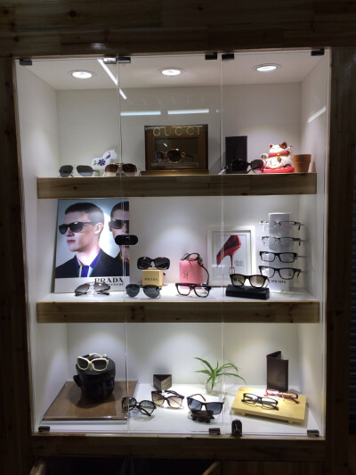 Gucci、Prada新款正品，喜欢的留言噢