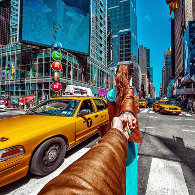 Murad Osmann《Follow me》| NYC Yellow Taxi Cab