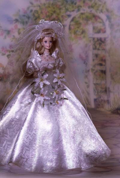 芭比娃娃 1995限量版 Star Lily Bride® Barbie® Doll 陶瓷 婚纱【价格189美元】