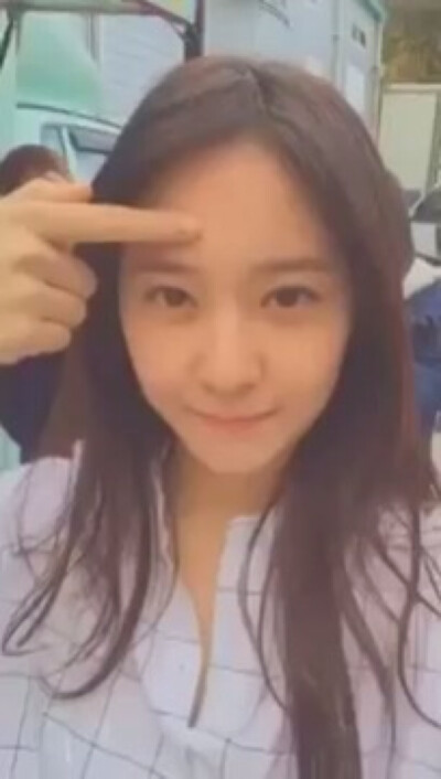 Krystal 141101秀晶官网留言一则：大家好,我是秀晶.问候晚了吧?硬说满了19岁,自己还是10代这样的日子现在真的过去了,好伤心.但是很感谢所有为我庆生的人,谢谢你们给我送来的礼物.谢谢你们一直支持我,全部都要小心不…