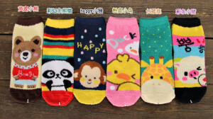 ^^^新到 日系韩国卡通珊瑚绒女袜 加厚毛绒中筒袜 保暖^^^    可爱的卡通 男孩女孩都可以穿 非常可爱！！ 我还是喜欢米妮，你呢？！