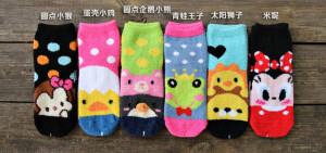 ^^^新到 韩国原单 冬袜珊瑚绒加厚卡通迪斯尼系列居家袜^^^  可爱的卡通迪士尼 男孩女孩都可以穿 非常可爱！！ 我还是喜欢米妮，你呢？！