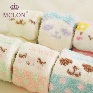 ^^^新到 加厚保暖瑜伽森女珊瑚绒袜半边绒袜睡眠袜地板袜^^^    软绵绵的手感又暖又软，秋冬必不可少 晚上涂点润体乳或者精油在足部， 穿上袜子后，第二天起床脚丫超级嫩哦！