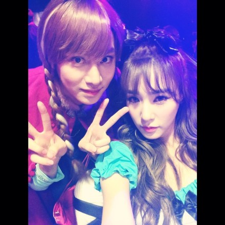 【instagram】#少女时代# xolovestephi：#ANNA meets #ALICE omg every disney fan's dream come true &amp;lt;333 희철오빠가너무예쁘쟈나요 ㅠㅡㅠ 오빠짱 !!! 翻译: #anna遇见了#alice 我的天啊 每个迪士尼粉丝也梦想也成真了 &amp;lt;333 希澈偶吧太美惹ㅠㅡㅠ偶吧赞 (翻译:KS)