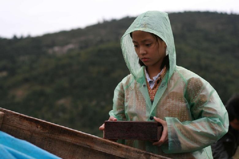 &amp;quot;雨下的很大，装姥爷的棺材还没运到,我跑到路上去等。我不知道我为什么非要到路上去等棺材。可是棺材来了，运棺材的人却没认出我。我和姥爷的棺材擦肩而过。长大了，我才知道那是因为姥爷不想我看到他下葬。他去了天上。&amp;quot;——姥爷，告诉了你哈密瓜和兰花的秘密；姥爷，我们天上见！