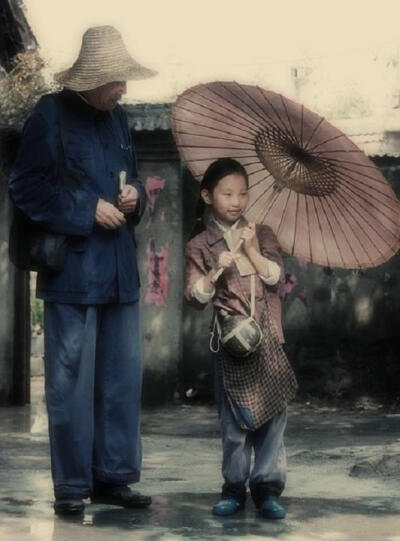 伞、爷爷、小兰、课本、军用水壶、雾蒙蒙的雨......