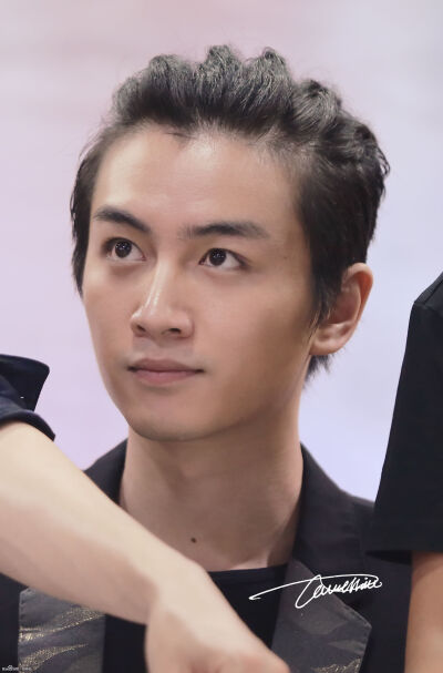 陈晓2013年首部个人写真集眉眼之间 cr.logo