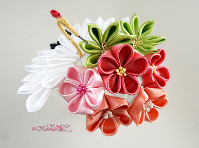 和风 布花 日本传统发饰 图片来自 Esty shop：wonderfulkanzashi 作者Chandler, AZ, United States