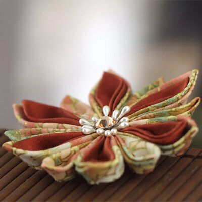 和风 布花 日本传统发饰 Picture from the Esty shop：PetalMix