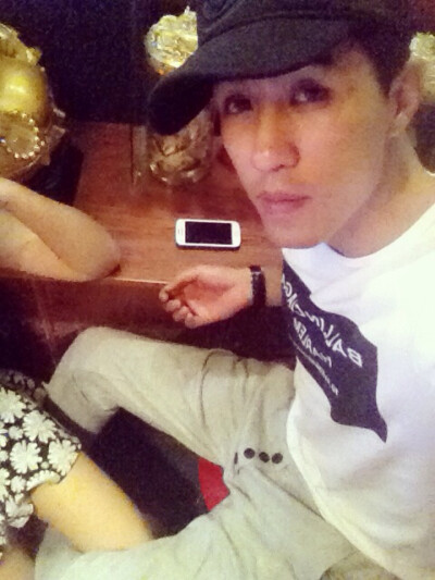 是你带我走出落魄有了再次相信爱情的能力。你别亲手毁了你在我这的最大成就。 丑话说在前头好不好。