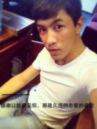 相处在热恋的日子里。