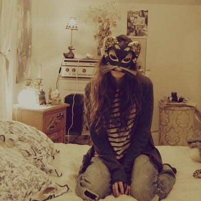 威尼斯的面具文化在欧洲文明中独具一格，是极少数面具溶入日常生活的城市。18世纪以前，威尼斯居民生活完全离不开面具，人们外出，不论男女，都要戴上面具，披上斗篷，这专属于威尼斯的面具就是那有名的“包塔”（Ba…