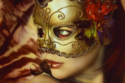 诗人拜伦曾经说过：「忘不了威尼斯曾有的风采：欢愉最盛的乐土，人们最畅的酣饮，意大利至尊的化装舞会.」