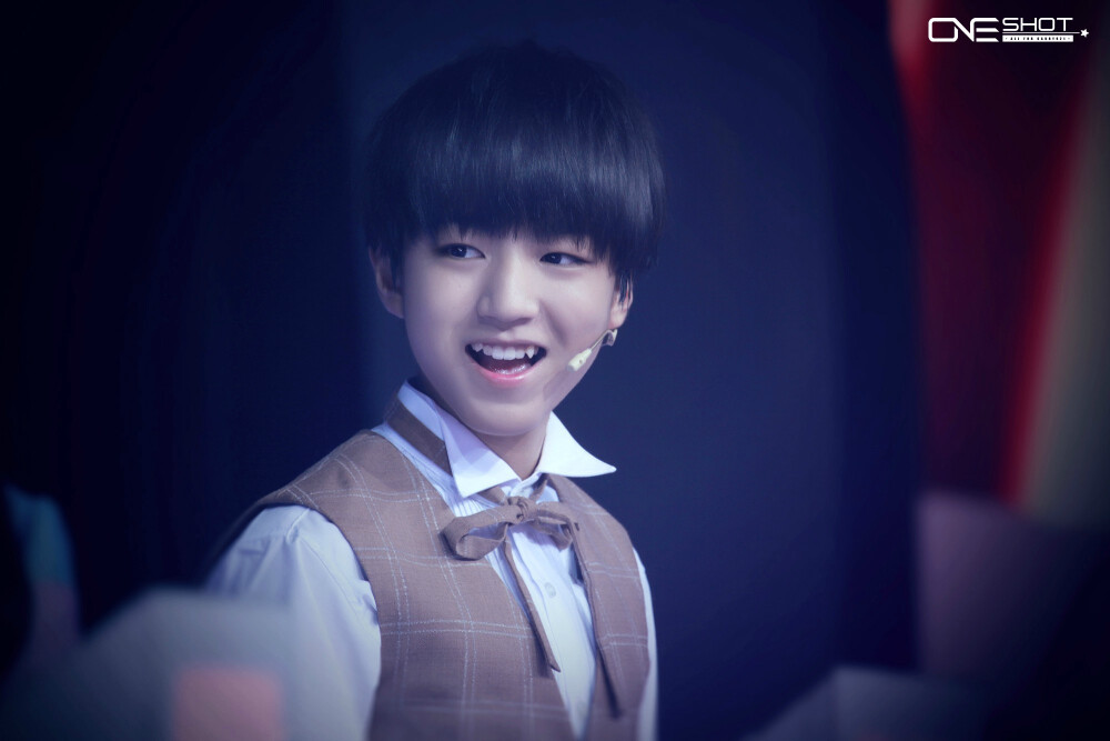 TFBOYS王俊凯 2014.8.28 年代秀。cr.LOGO