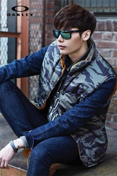 李钟硕❤国际名牌Oakley在韩国的第一个代言人