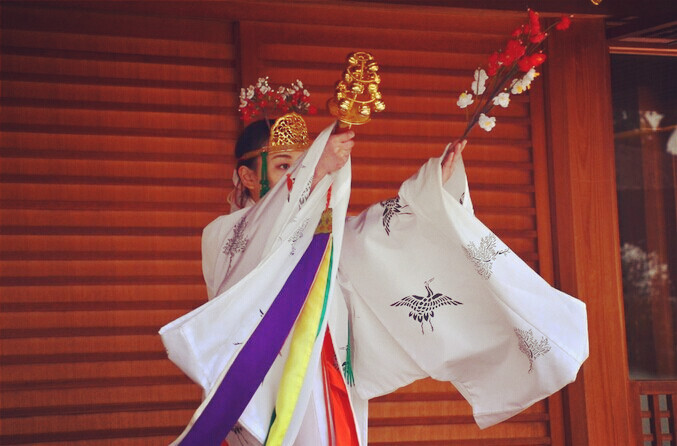 梅が枝 巫女神楽---手持神乐铃