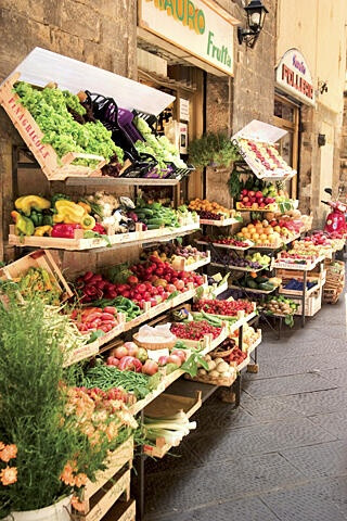 One of the many street food markets in Italy