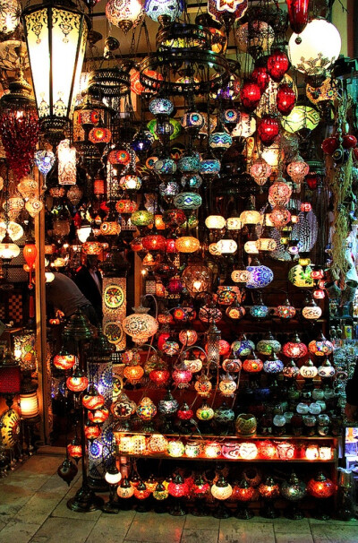 Lamp store at Grand Bazaar, Istanbul, Turkey.