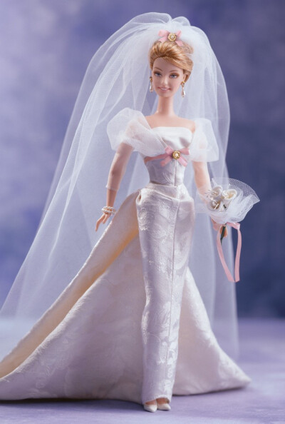 芭比娃娃 2001限量版 Sophisticated Wedding™ Barbie® Doll 婚纱 新娘【价格49.98美元】