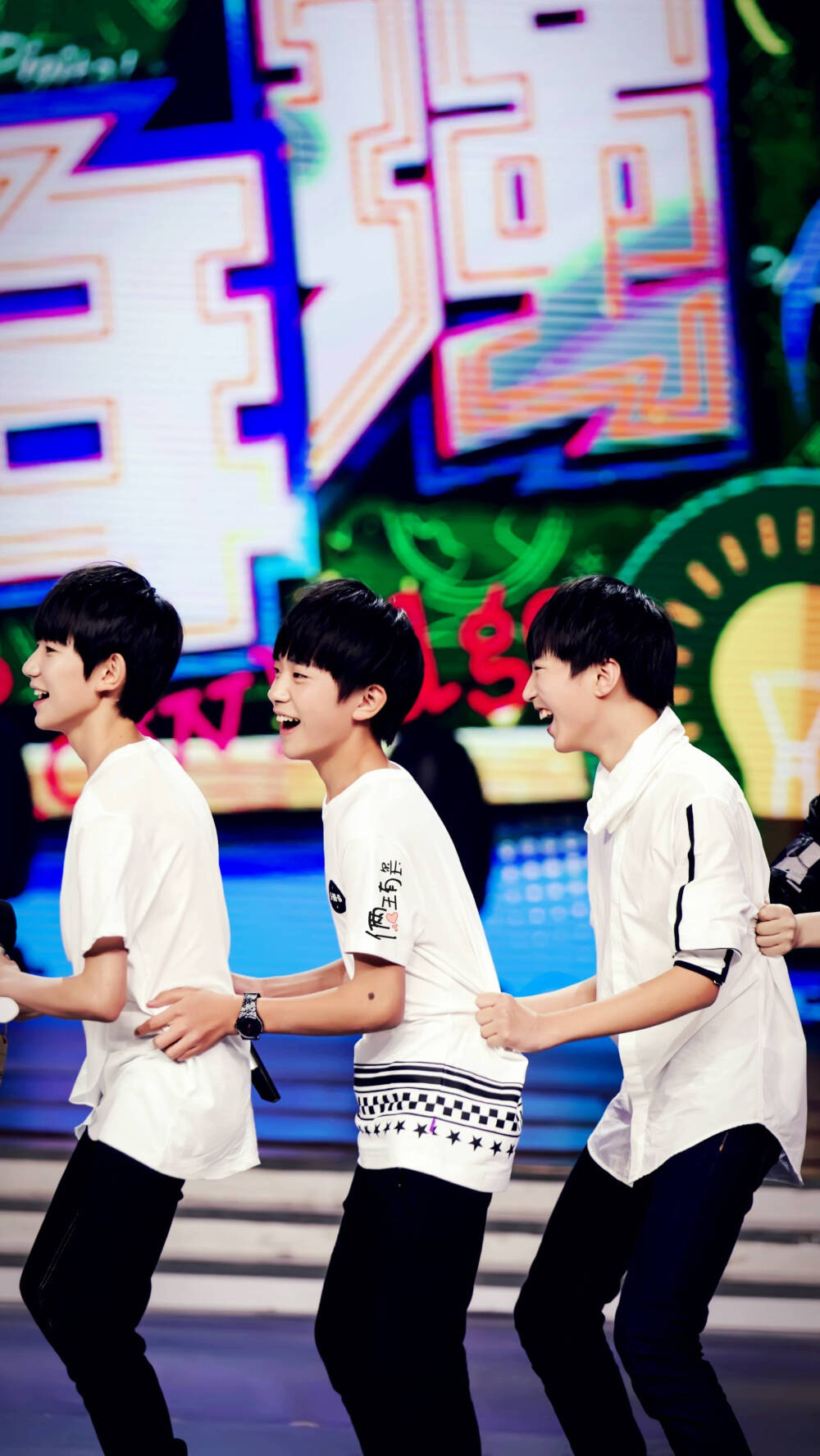 TFBOYS 快本 出处LOGO