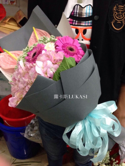 纯粹的碰撞很可爱很美丽。并不是所有的低调都是黯淡无光。要知道，美是藏不住的，内心永远都会比外表更强大。感谢你唤醒了沉睡的精灵。《灰悦》