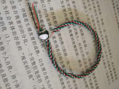 废旧的充电器线编制的手链