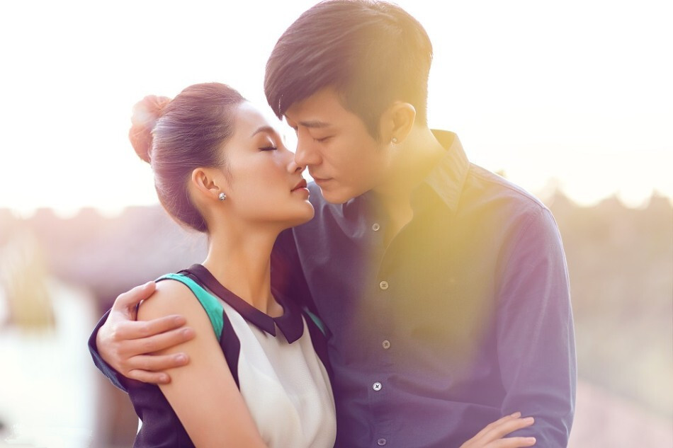 日前,因《花开半夏》热播倍受关注的荧屏情侣林申,李沁曝光了一组最新