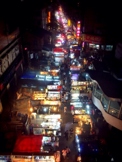 生活氣息濃郁的江漢路夜市