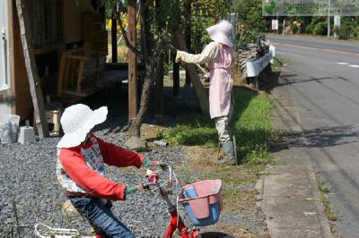  日本农村惊现逼真人形稻草人(本文由迷糊园花卉植物主题交友社区[www.mihuyuan.com]整理发布)原文地址：（http://www.mihuyuan.com/advisorydetail_1410577912828431.shtml