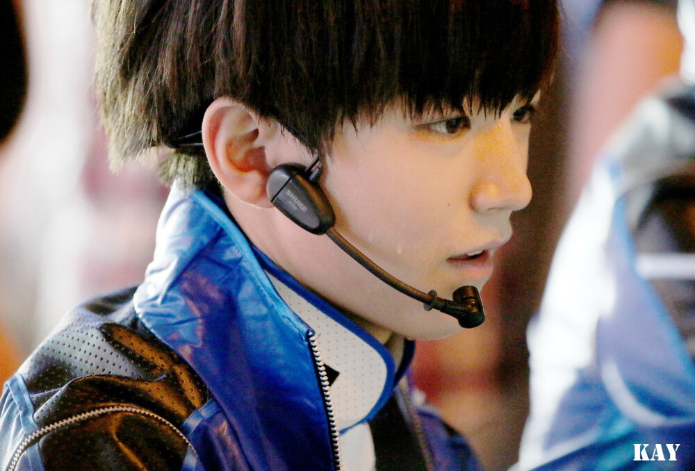 TFBOYS王俊凯 2014.8.5 热力赛车新闻发布会采访。cr.LOGO