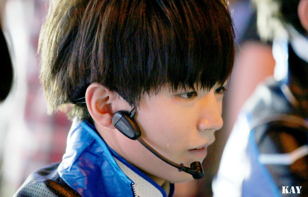 TFBOYS王俊凯 2014.8.5 热力赛车新闻发布会采访。cr.LOGO