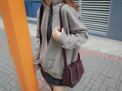 加绒侧拉链大帽子卫衣$52