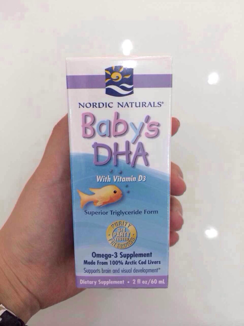 挪威Nordic Naturals 0-3岁婴儿DHA 推荐适用：0岁新生儿-3岁幼儿 产品渠道：产地-挪威 货源地-美国 发货清单：1瓶密封的60毫升100%深海鳕鱼肝油+吸管+纸盒包装｛低碳环保再生纸质｝ 新鲜到货 保质期到2016-04适用年龄：0-3岁 幼儿 体重35磅（约32.8斤)以内的宝宝