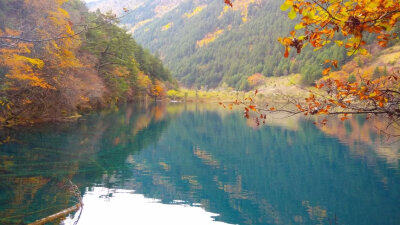 九寨沟，秋景。by硬柿子。