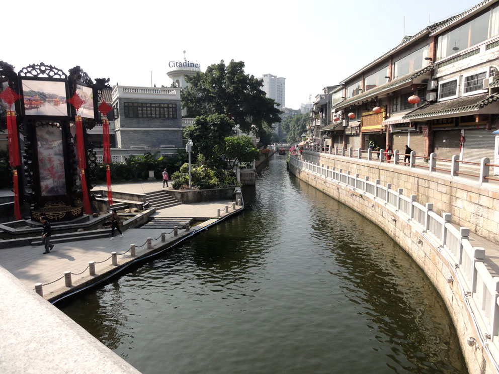 我叫乳鸽，是一只来自外星的喵星人。最喜欢吃东西和旅游。我把我悠闲的一分钟拍下，送给大家。如果你工作累了，做作业累了，下班累了，希望这一分钟小视频，能帮你放松一下哦！