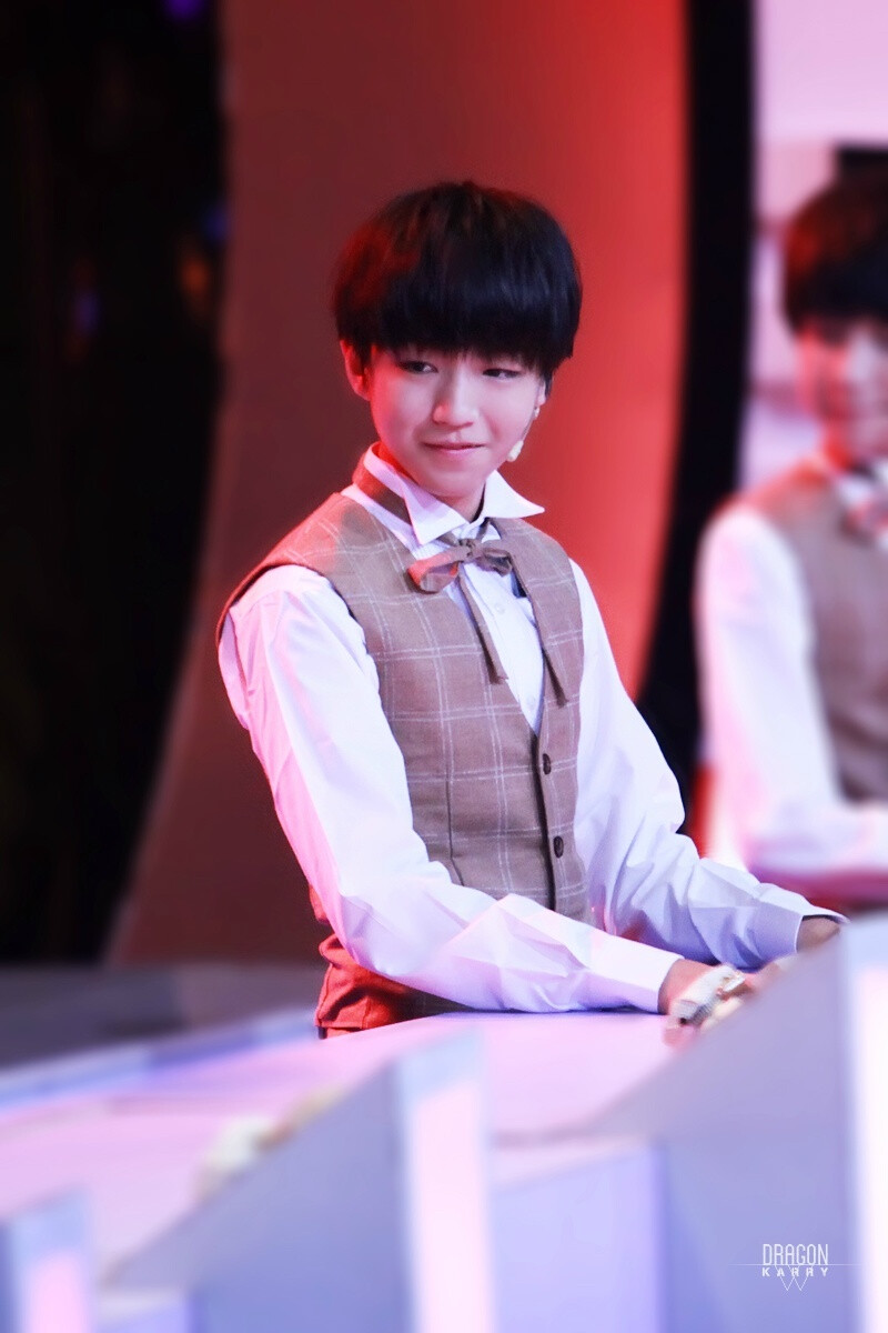 TFBOYS王俊凯 2014.8.28 年代秀。cr.LOGO